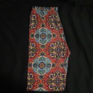 LuLaRoe One Size leggings Paisley inspired pattern